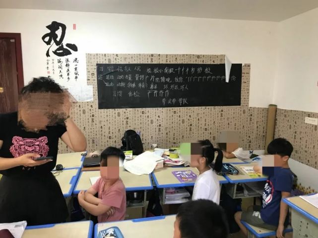 奇怪芝英镇一出租房内传出教书声