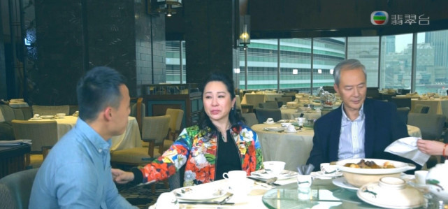 tvb|TVB老戏骨黄昏恋迎来结婚2周年 夫妻俩甜蜜共进晚餐拍恩爱合影