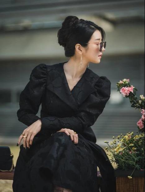 徐睿知剧中的11件战袍来带你一起破解她的服装密码