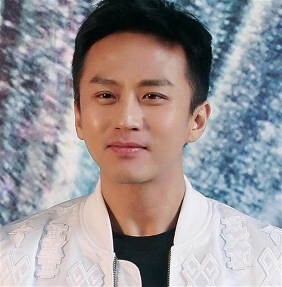 邓超晒沧桑自拍照,引网友疯狂吐槽,外表邋遢的男人心里十分细腻