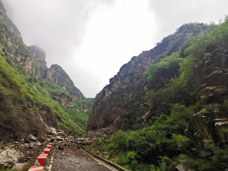 河北阜平縣:大鐵工村發生山體崩塌地質災害