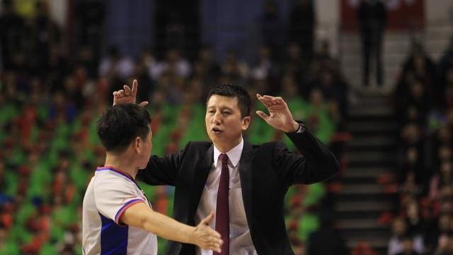 杨鸣只是临时教练郭士强接受采访淡定回应下课我还会回来