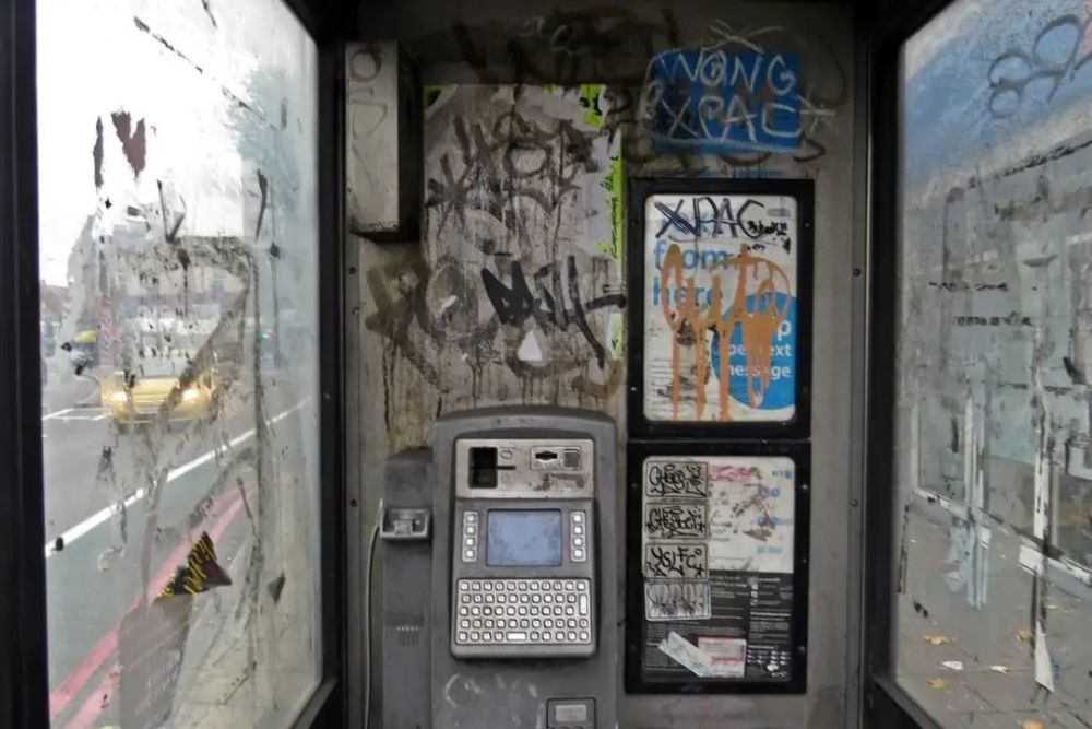 电话亭|除了不能打电话，现在的电话亭什么都能做