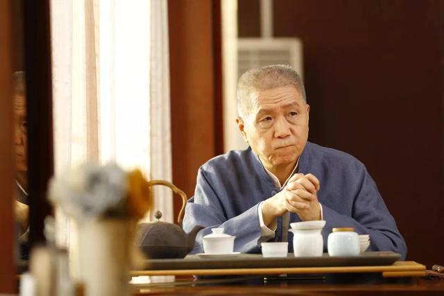 马未都|马未都逛古玩店，低价捡漏一件康熙官窑，心中窃喜感叹老板不识货