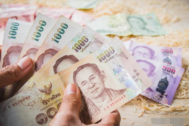 如果央行印一万亿人民币这个钱是怎么流入市场的看完后明白了