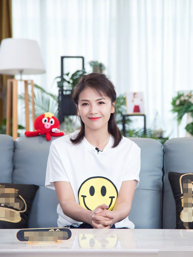 刘涛|刘涛罕晒与老公日常，与王珂掰手腕有说有笑，肱二头肌抢镜