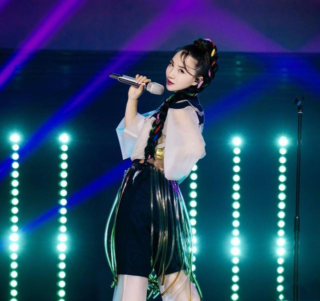 阿朵|《姐姐》淘汰有内幕？圈内人喊话阿朵经纪人，被疑与当年纠纷有关