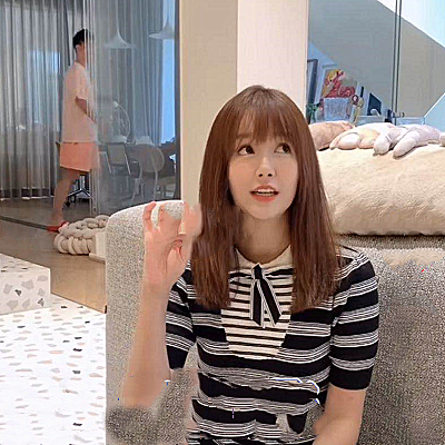 张子萱|张子萱拍开箱视频，陈赫却罕见露面，两人的互动逗笑粉丝