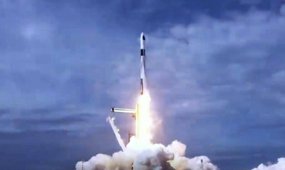 太空探索技术公司|SpaceX载人龙飞船于最大测试之前进行点火试验