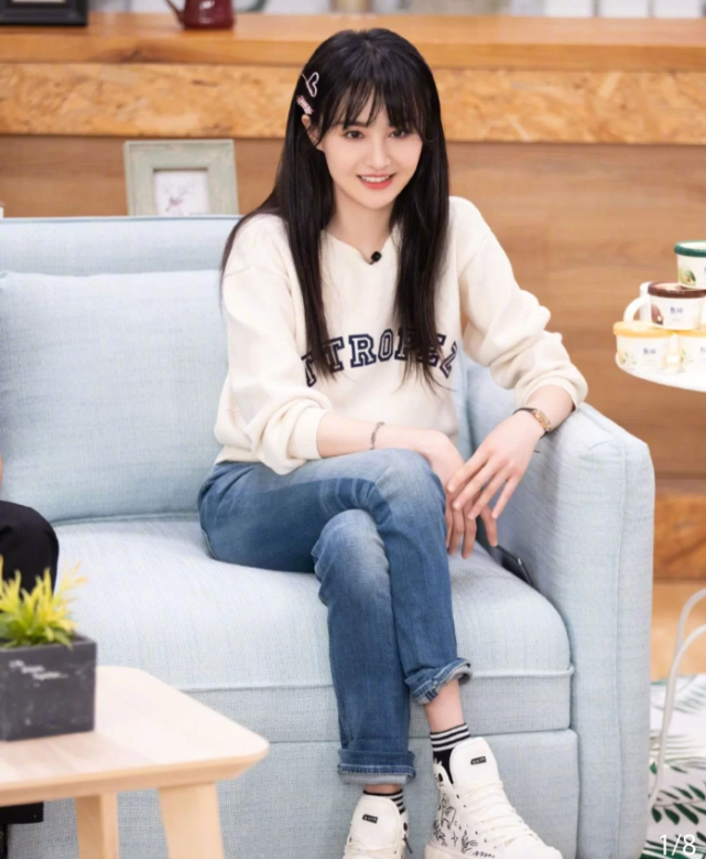 郑爽的腿有多优越看她将中毒袜穿得透光后才知啥叫腿精