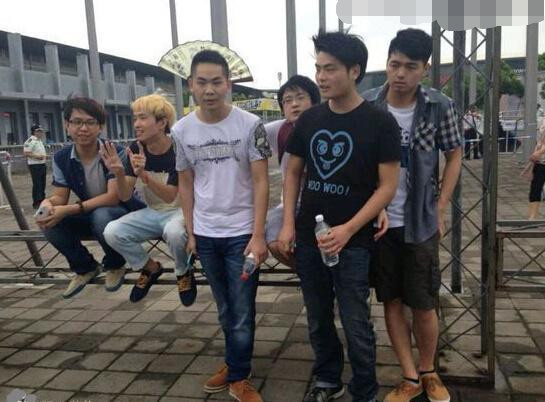 文森特联系老友洞主 回忆曾经往事 现在依然是兄弟 腾讯新闻