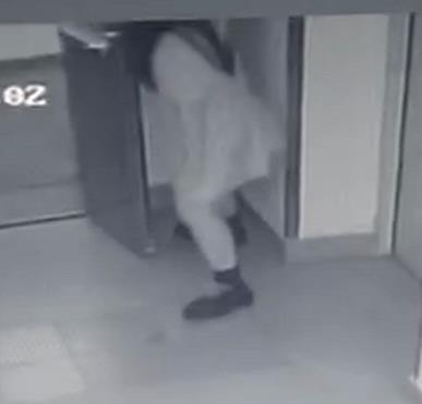 私生饭|艺人公司曝光粉丝非法潜入画面，躲货梯消防楼梯偷拍偷窥