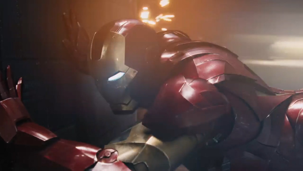 复联1:钢铁侠要被夹扁了