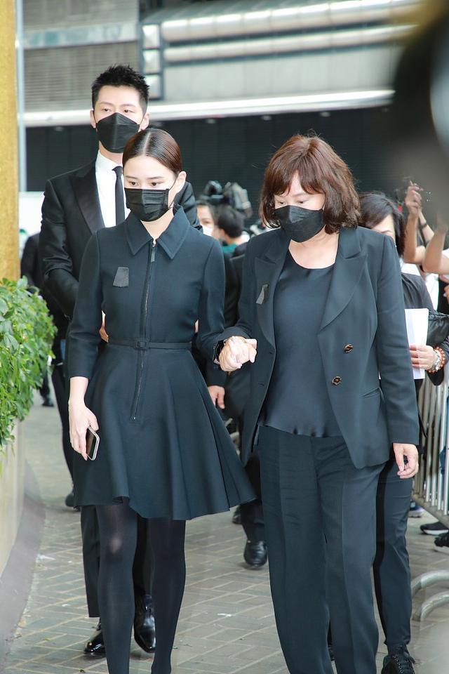 何超莲|面店亏百万收摊后，何超莲晒美照营业，欲推78一碗平价面东山再起