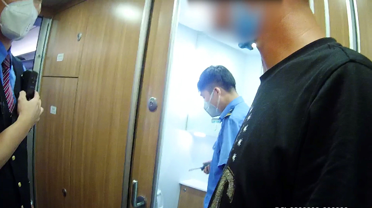 列车|进京高铁报警响起列车降速！吸烟男子：禁烟标识没看见