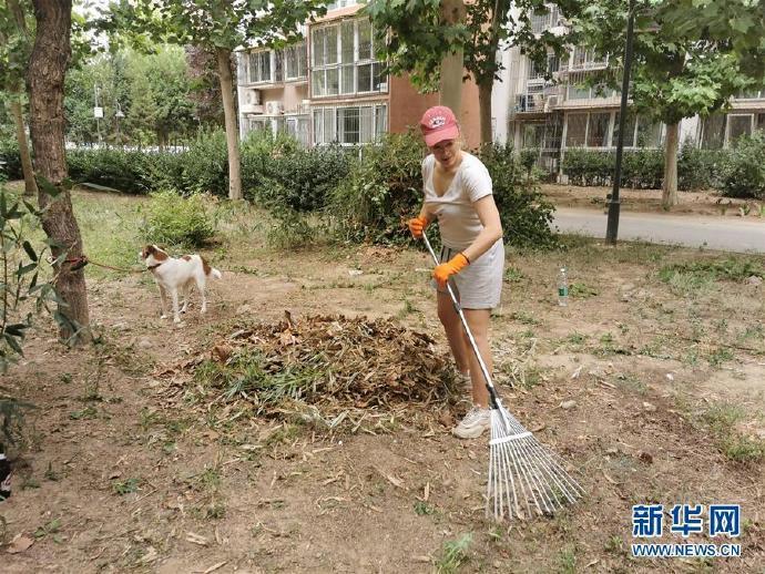 北京|波兰女孩在北京：化身志愿者 守护社区环境