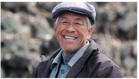 75岁不敢老,退休金被子女轮流领,张洪杰:我成家人的"提款机"