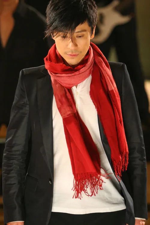 解晓东|解晓东：九十年代当红歌手，转型失败隐退后，这些年消失去哪儿了？