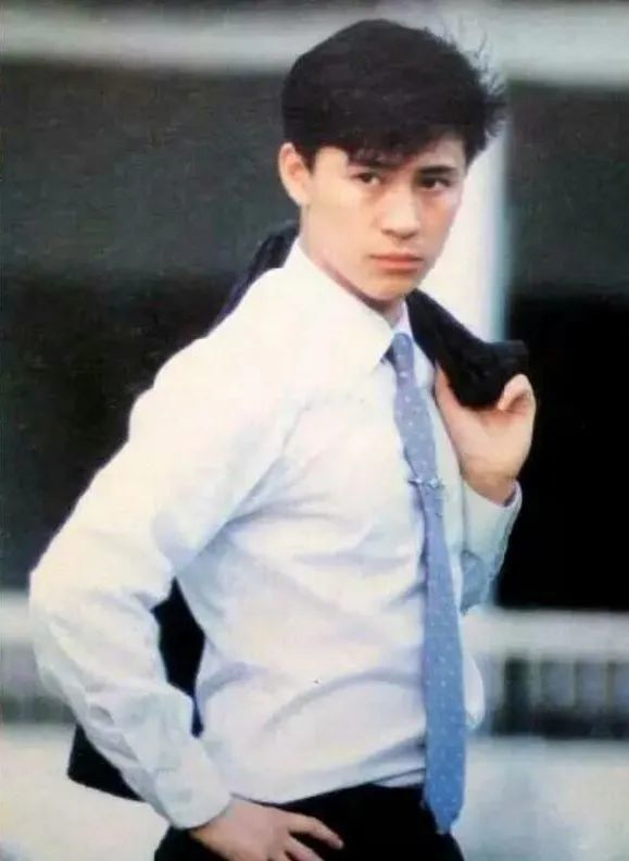 解晓东|解晓东：九十年代当红歌手，转型失败隐退后，这些年消失去哪儿了？