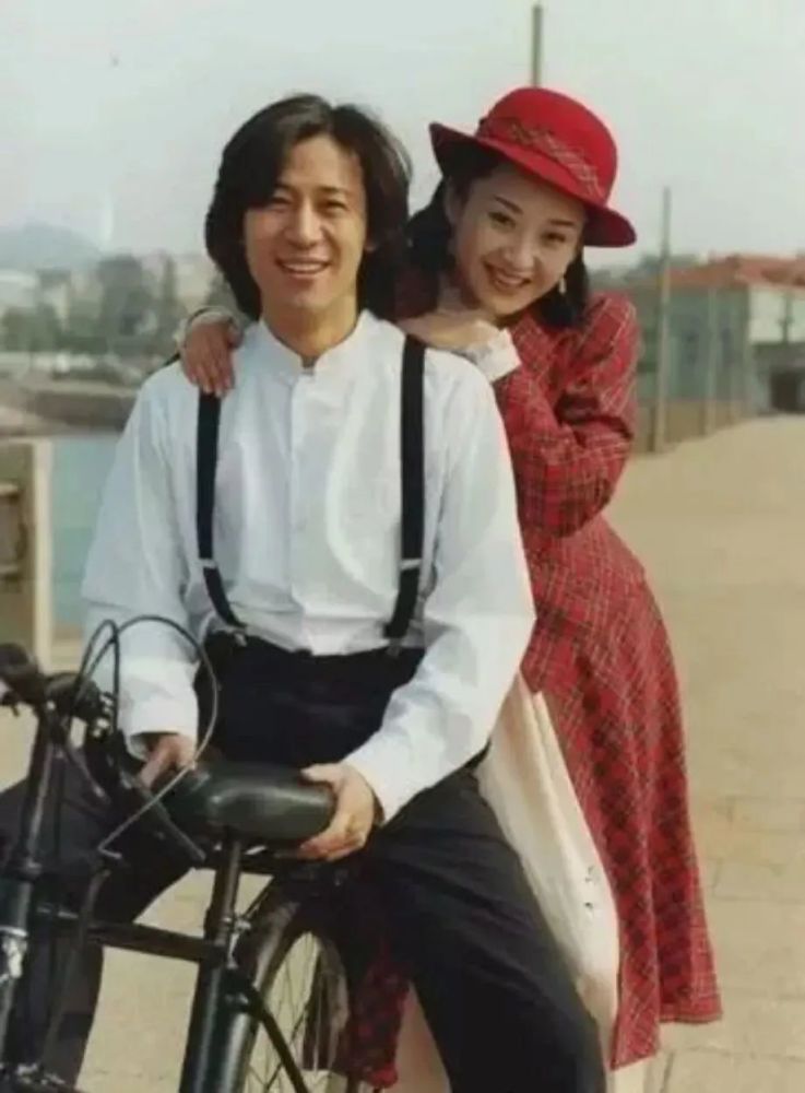 解晓东|解晓东：九十年代当红歌手，转型失败隐退后，这些年消失去哪儿了？