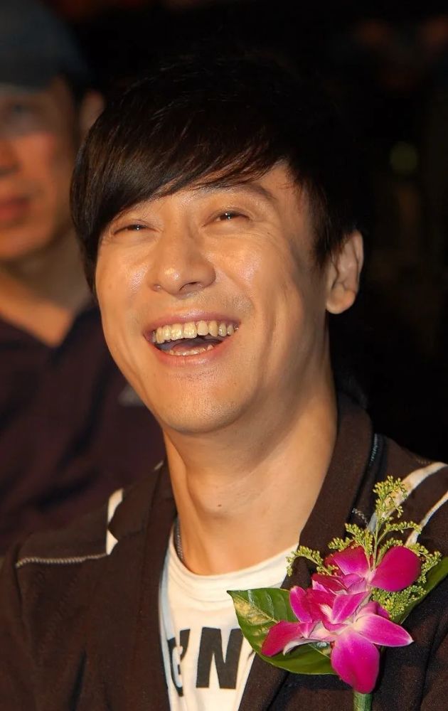 解晓东|解晓东：九十年代当红歌手，转型失败隐退后，这些年消失去哪儿了？