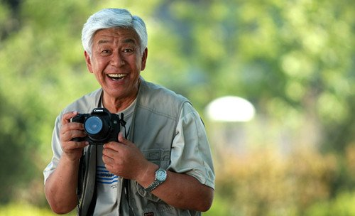 国家一级演员张洪杰:被瘫痪妻子和3个孩子吸血,75岁不敢退休