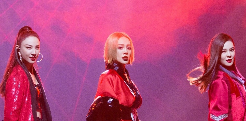 魏大勋|否定钟丽缇还嫌弃黄圣依，全程看提词器的魏大勋，凭什么当主持人