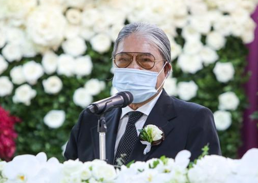 何超琼|四太梁安琪棋差一招！赌王离世后，霍震霆继续选择与何超琼合作