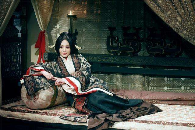 宁静|宁静当年有多美？上街被路人追着围观，张国荣赞其无法用言语形容