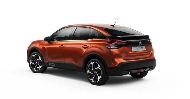 新车长宽高分别为4360/1800/1525mm,轴距为2670mm,离地间隙为156mm.