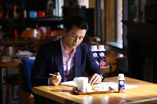 丁力重返上海滩63岁的吕良伟还是当年那个小伙子