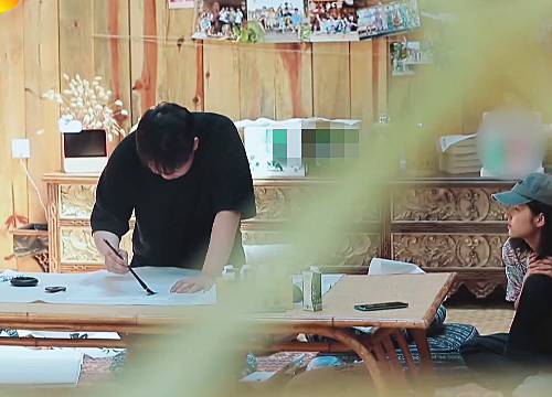 杜海涛写书法送蘑菇屋可看到他的字体有没有用心很明显
