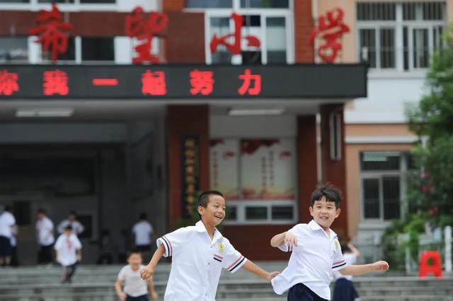 美国_社会|美国社会慈善捐赠是中国的30倍，中美善款流向迥异