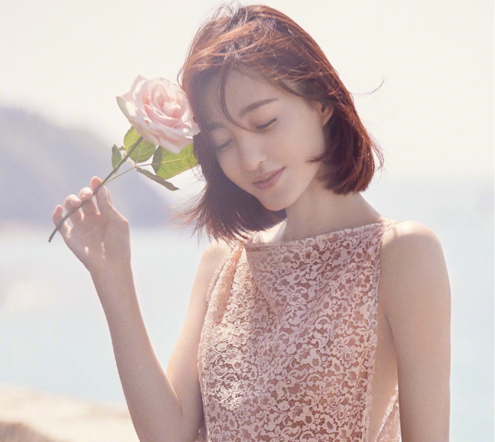 王丽坤|压抑的王丽坤彻底放飞有多可怕，舞台凳子直接遭踹飞