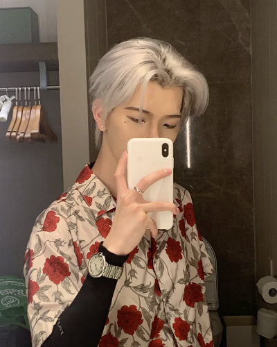 七鹤大人答应粉丝露脸嘴巴没有想象中难看反而意外撞脸蔡徐坤