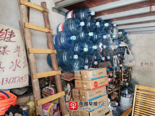 桶装水|真瓶装假水、啥牌都敢仿！南宁多家桶装水厂被举报