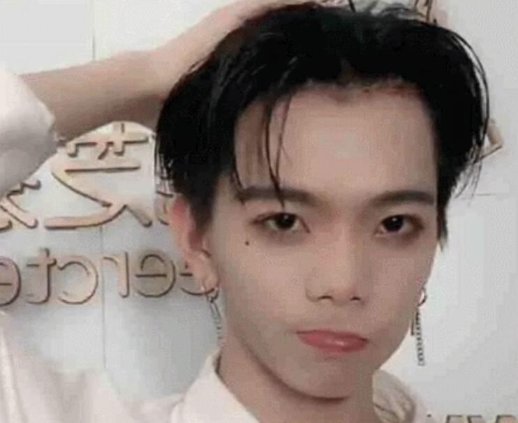 七鹤大人被吐槽像鸭嘴兽本人露脸直播还是被吐槽太丑了