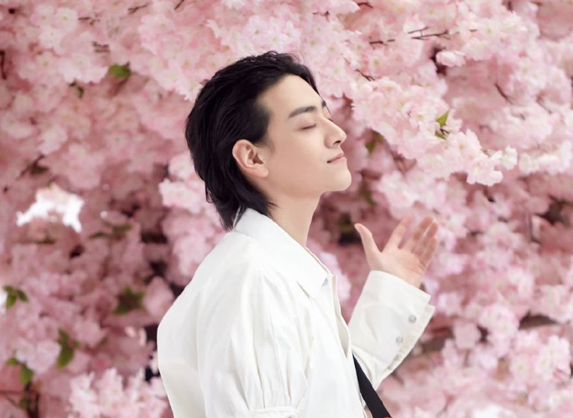 姚晨|仝卓diss前辈姚晨，称其是恶之花，只因她给郑云龙“加油”了？