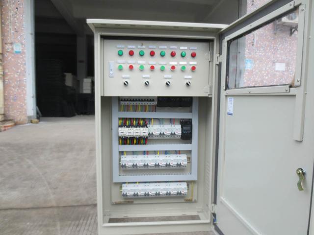 触电|人触电以后，怎么有时会被吸住，偶尔又会被弹开，原因是什么？