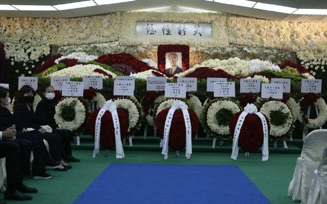 何鸿燊|何鸿燊设灵首日只让至亲告别，但被称为“殡仪之星”的她还是来了