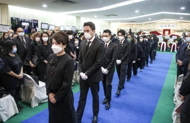 何鸿燊|何鸿燊设灵首日只让至亲告别，但被称为“殡仪之星”的她还是来了