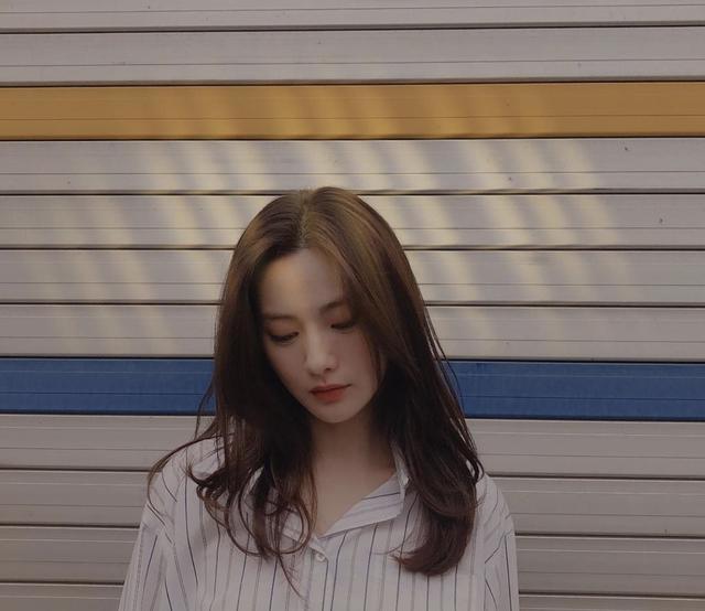 林珍娜|“全球第一美人”长这样？她这教科书般的穿搭，身材也很有看头