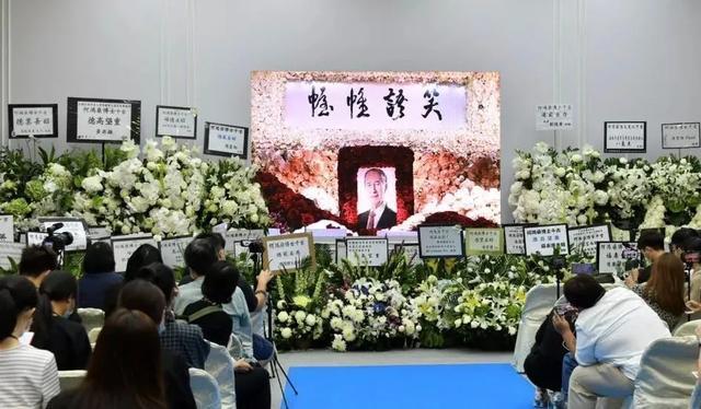 何鸿燊|在赌王何鸿燊灵堂上闹事的三个人，“真实身份”一个比一个意外