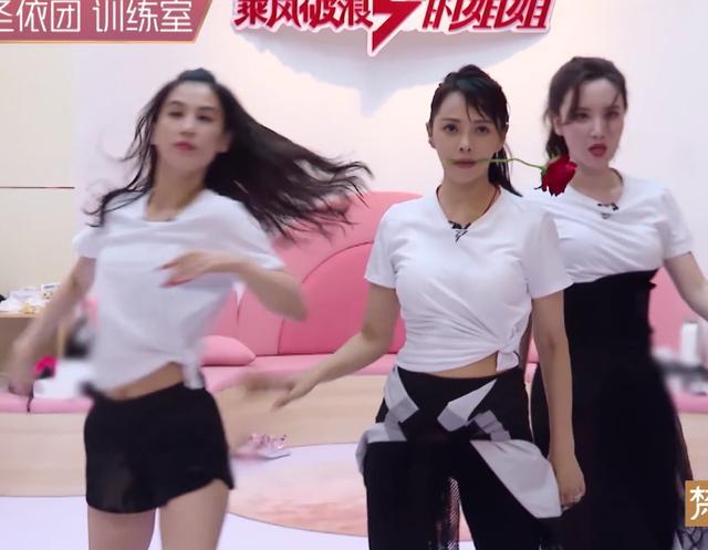 黄圣依|豪门阔太没白当！黄圣依深夜为队友熬了一锅燕窝吃！
