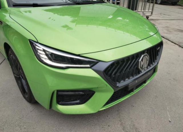 2020款上汽名爵6实车到店,赛道绿涂装气场强大,顶配仅13.98万起