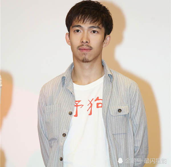 无固定工作 不断练习演技 出道十年后靠演小人物出名 腾讯新闻