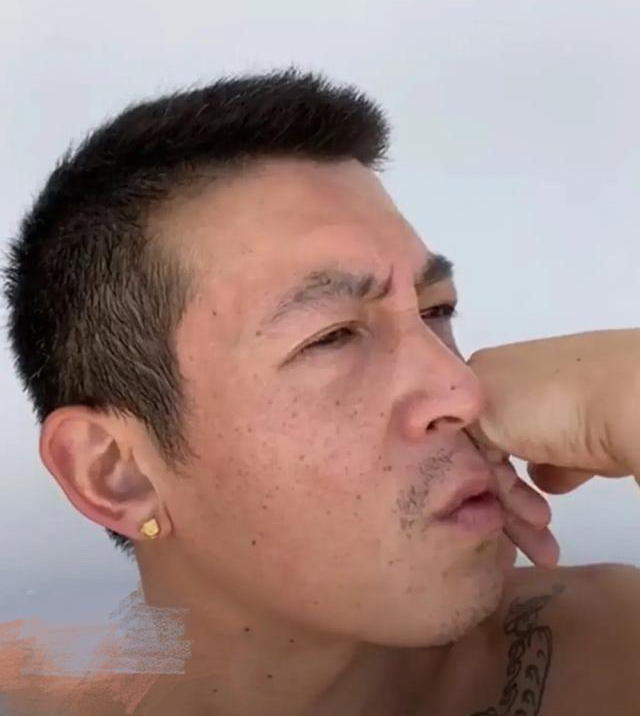 陈冠希近况曝光满脸胡渣成颓废大叔老婆秦舒培逆龄生长显年轻