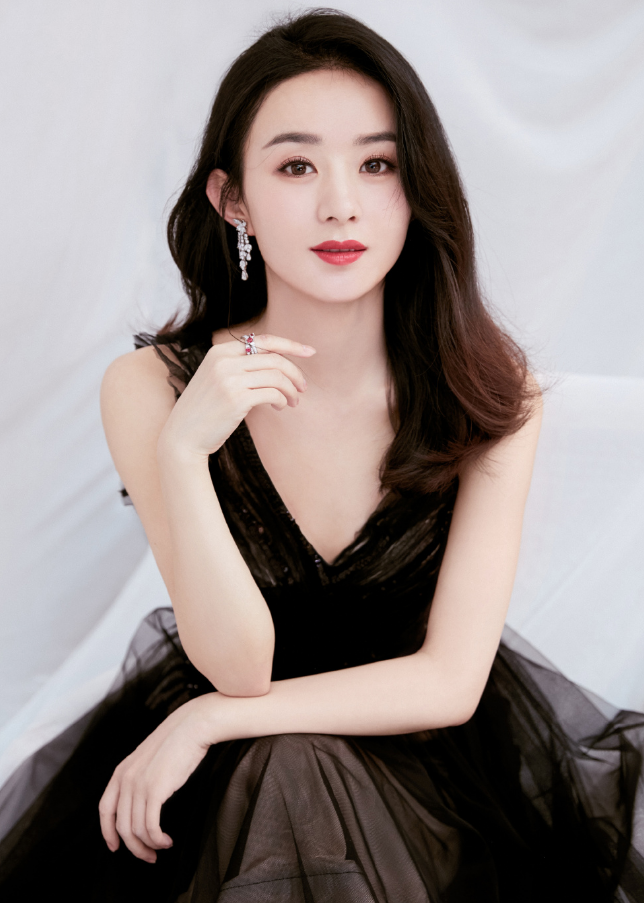 赵丽颖|赵丽颖只会模仿杨幂？私服完全一个类型，身材却比不上杨幂