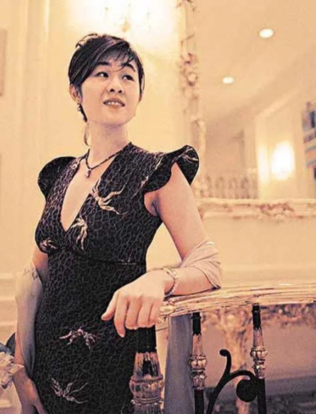 王颖妤:5次拒绝刘銮雄求婚,转身给60岁千亿富豪生子,却不要名分