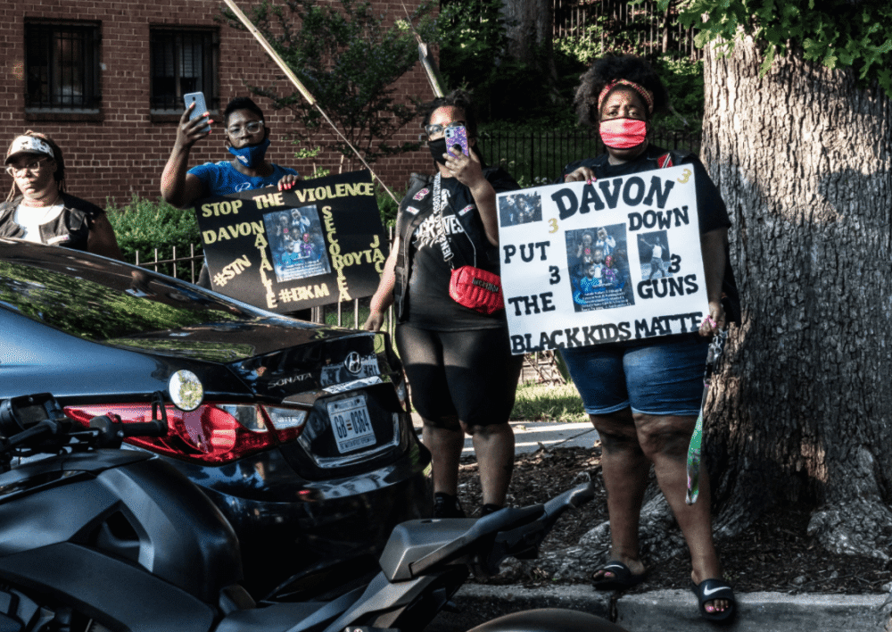 克里斯蒂安·温菲尔德|美国男子枪杀11岁男孩，三个月前本来持枪被捕，因疫情提前出狱